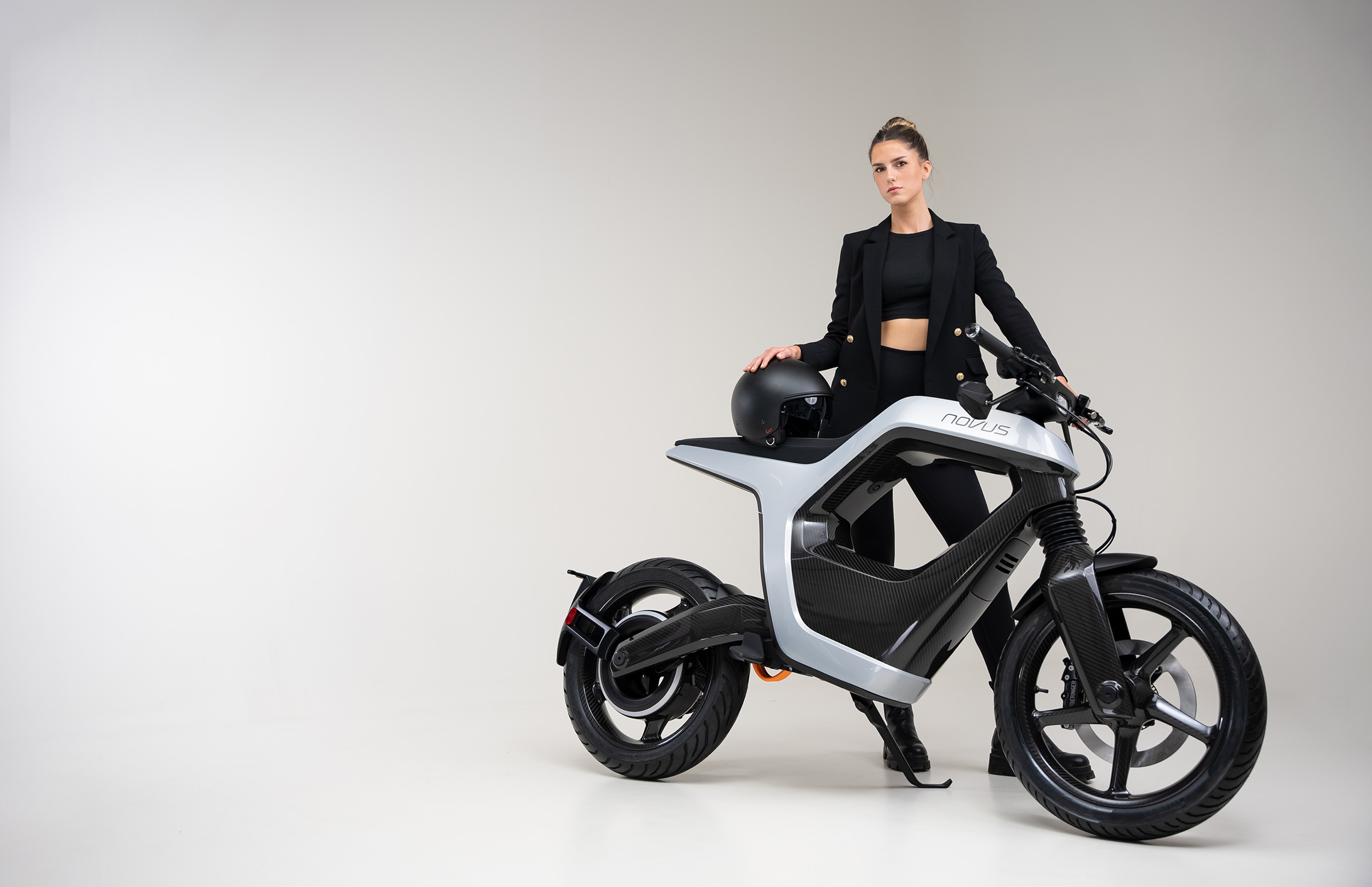 Novus E-Bike: Luftiges Elektromotorrad mit 18 kW Leistung